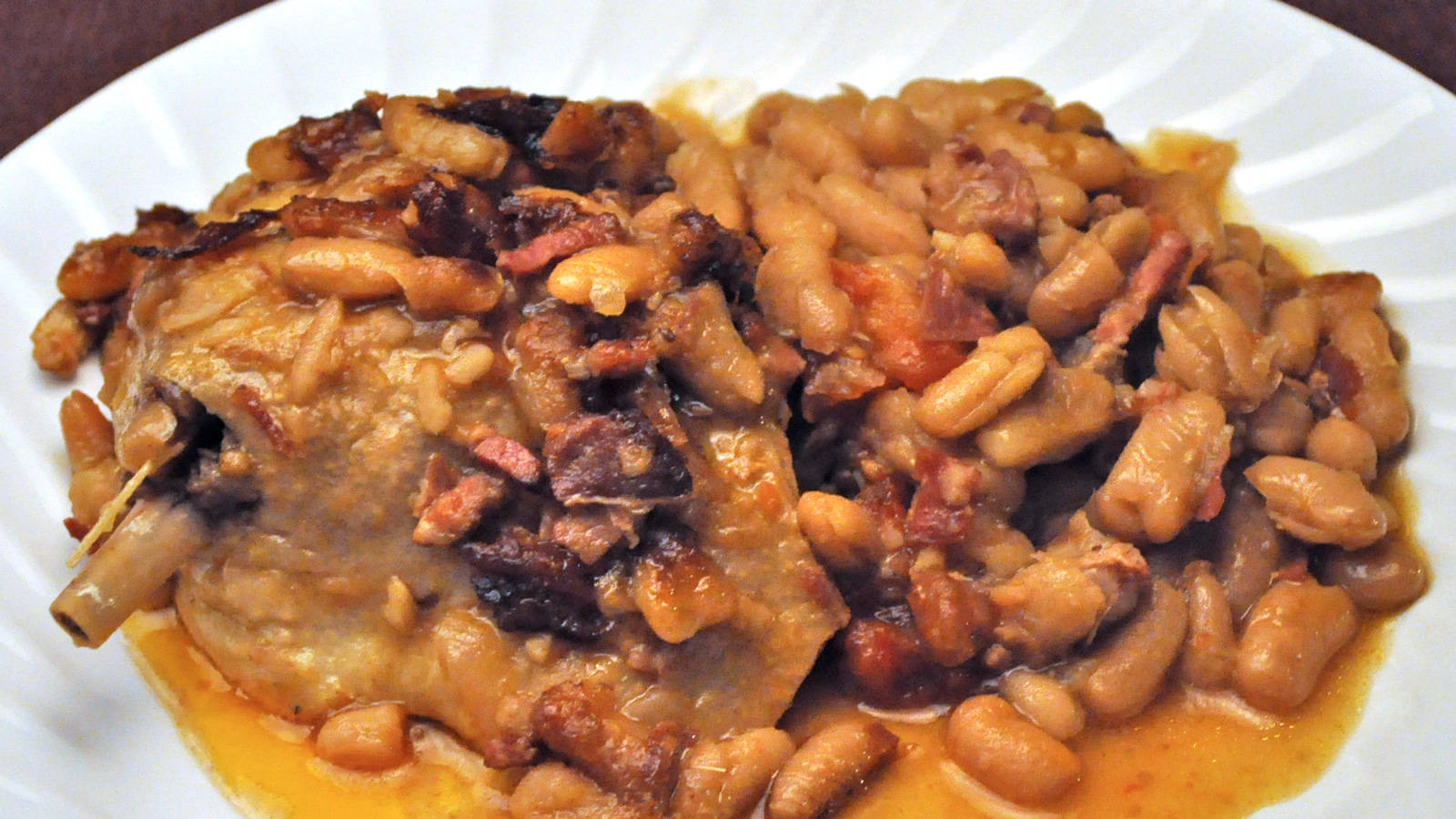 Delectable Cassoulet with Duck Confit and White Beans Wallpaper