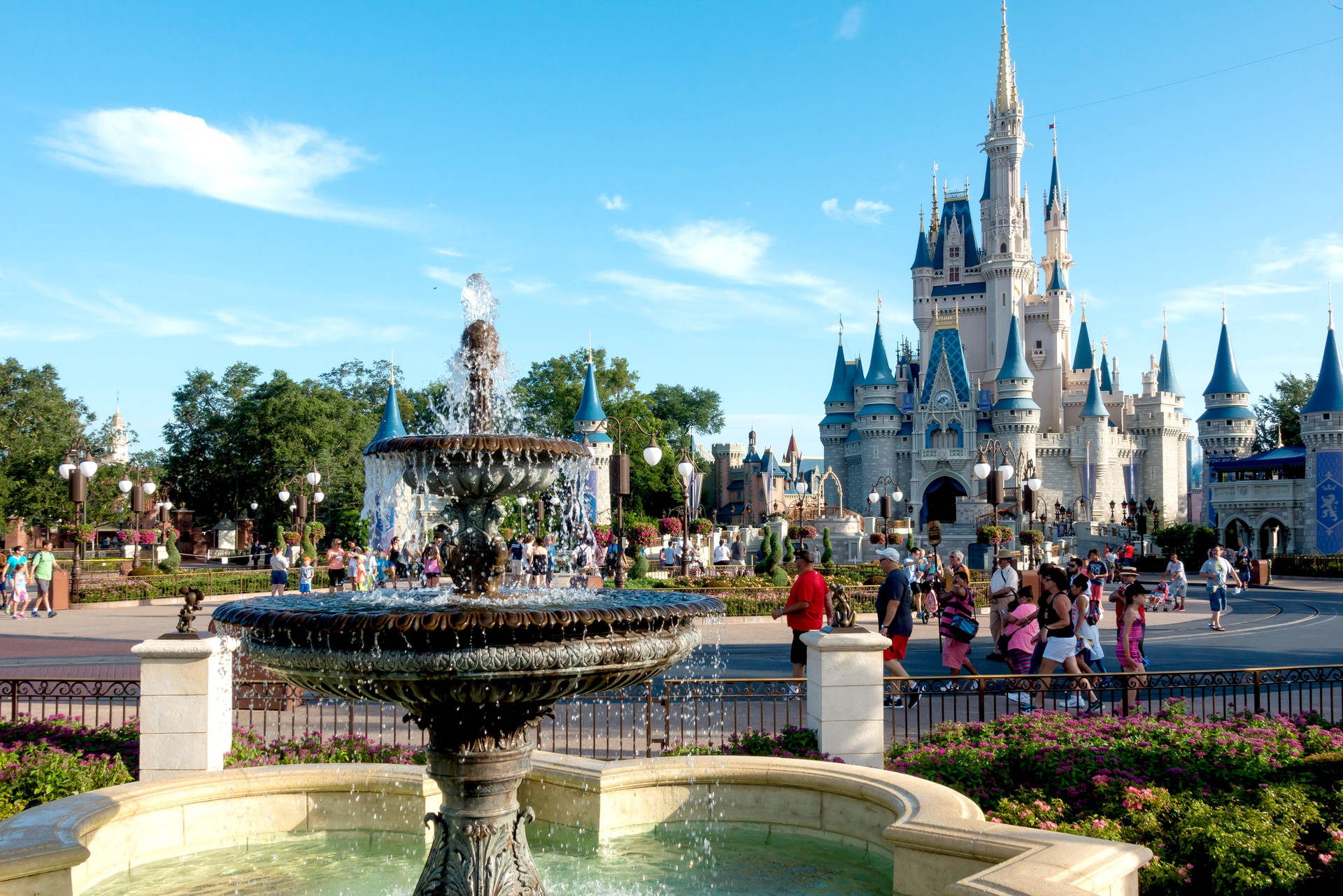 Castle Hub Fountain Disneyworld Wallpaper