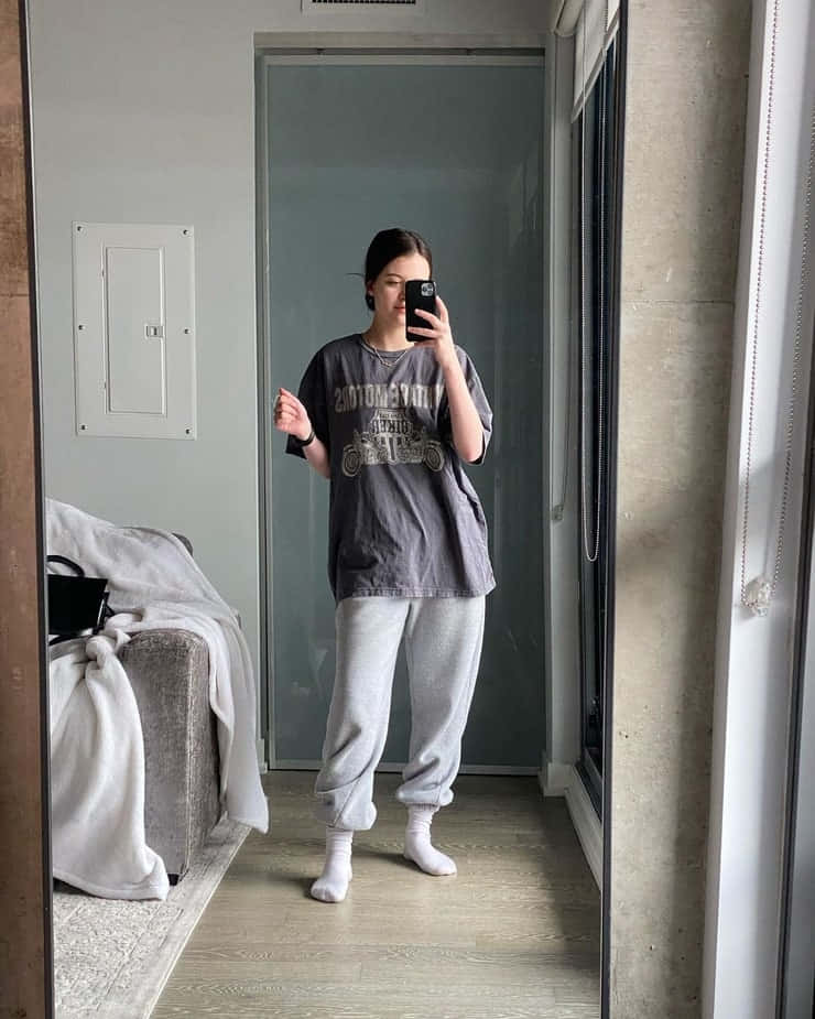Casual Mirror Selfie Outfit Wallpaper