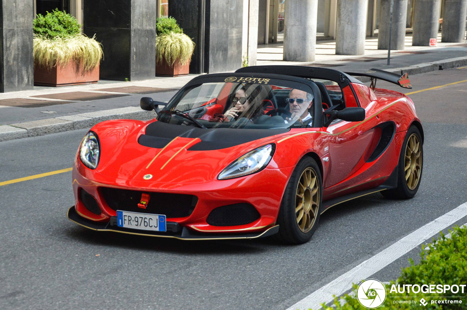 Catalogue Picture Of Red Lotus Elise Car Wallpaper