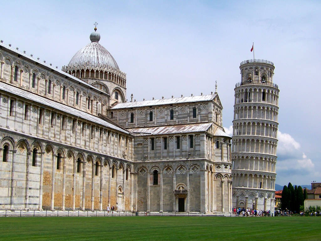 Cathedral Beside Leaning Tower Of Pisa Wallpaper