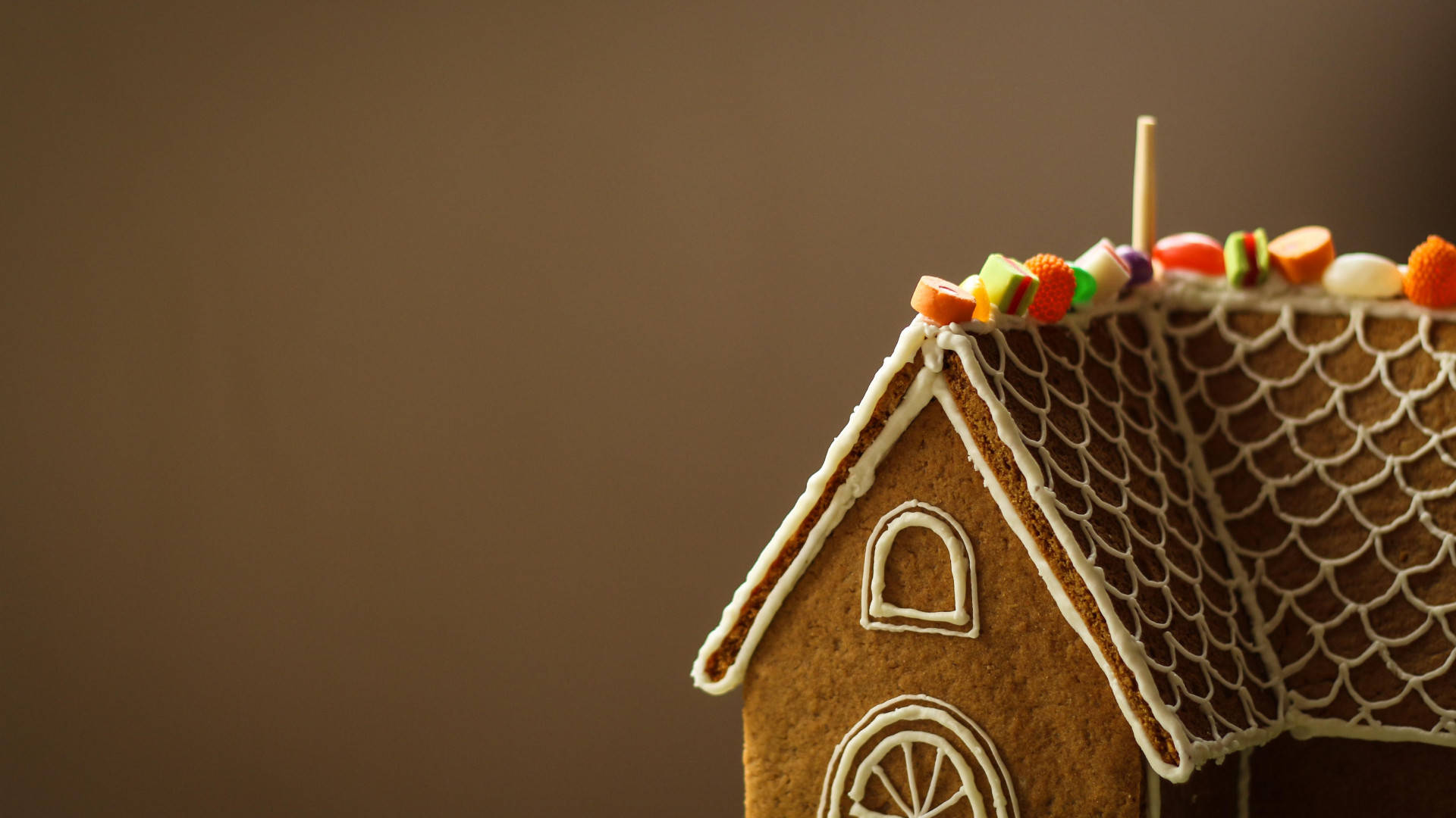 Cathedral Gingerbread House Design Wallpaper
