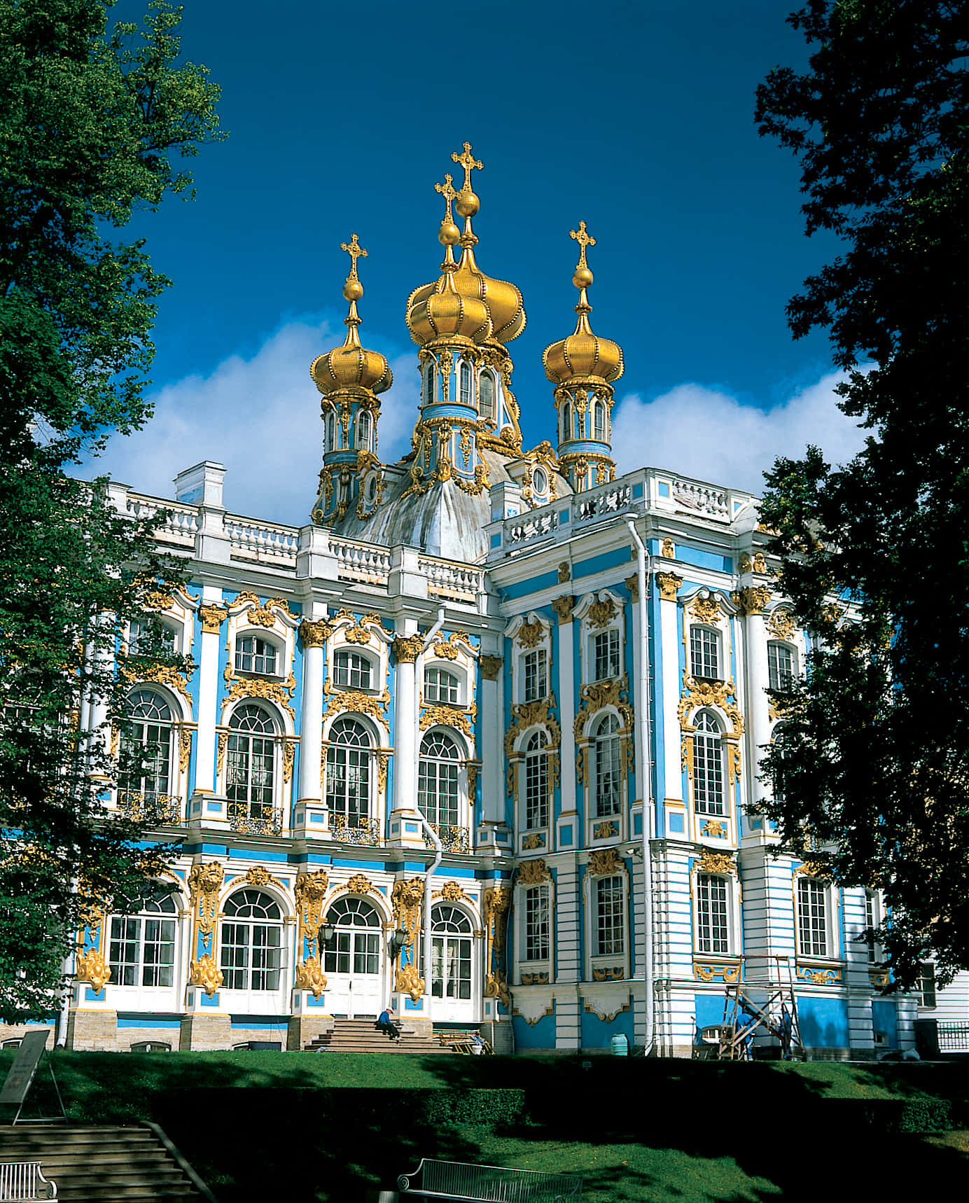 Catherine Palace Framed By Nature Wallpaper