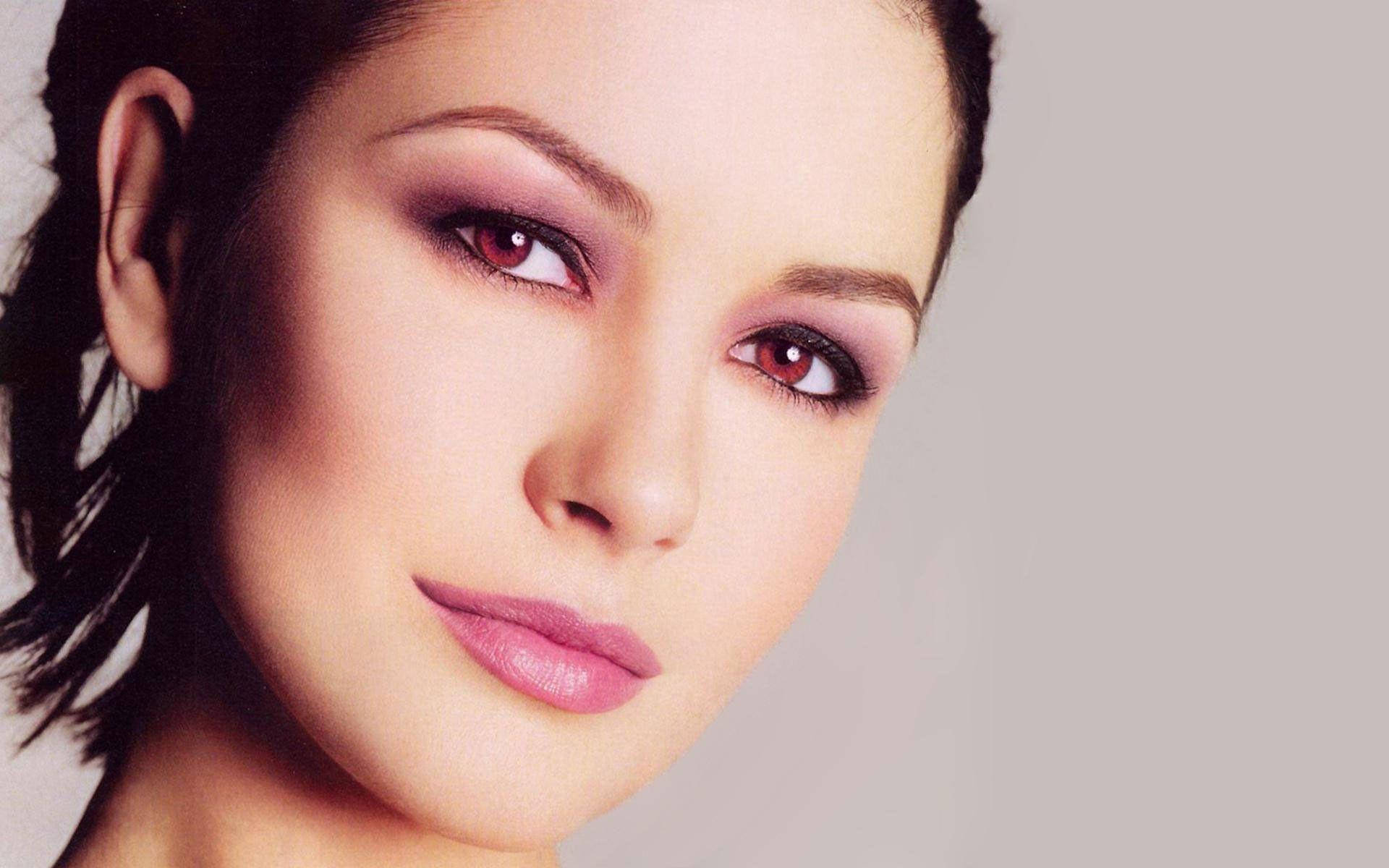 Catherine Zeta-jones Pink Lips Wallpaper