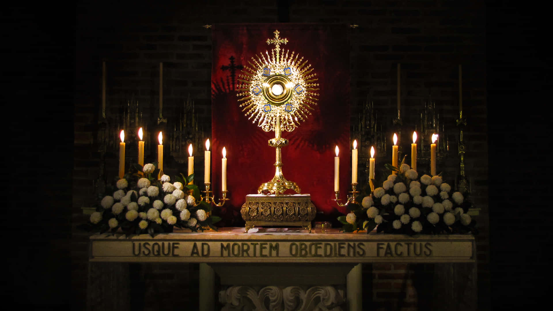 Catholic Adoration Altarwith Monstrance Wallpaper
