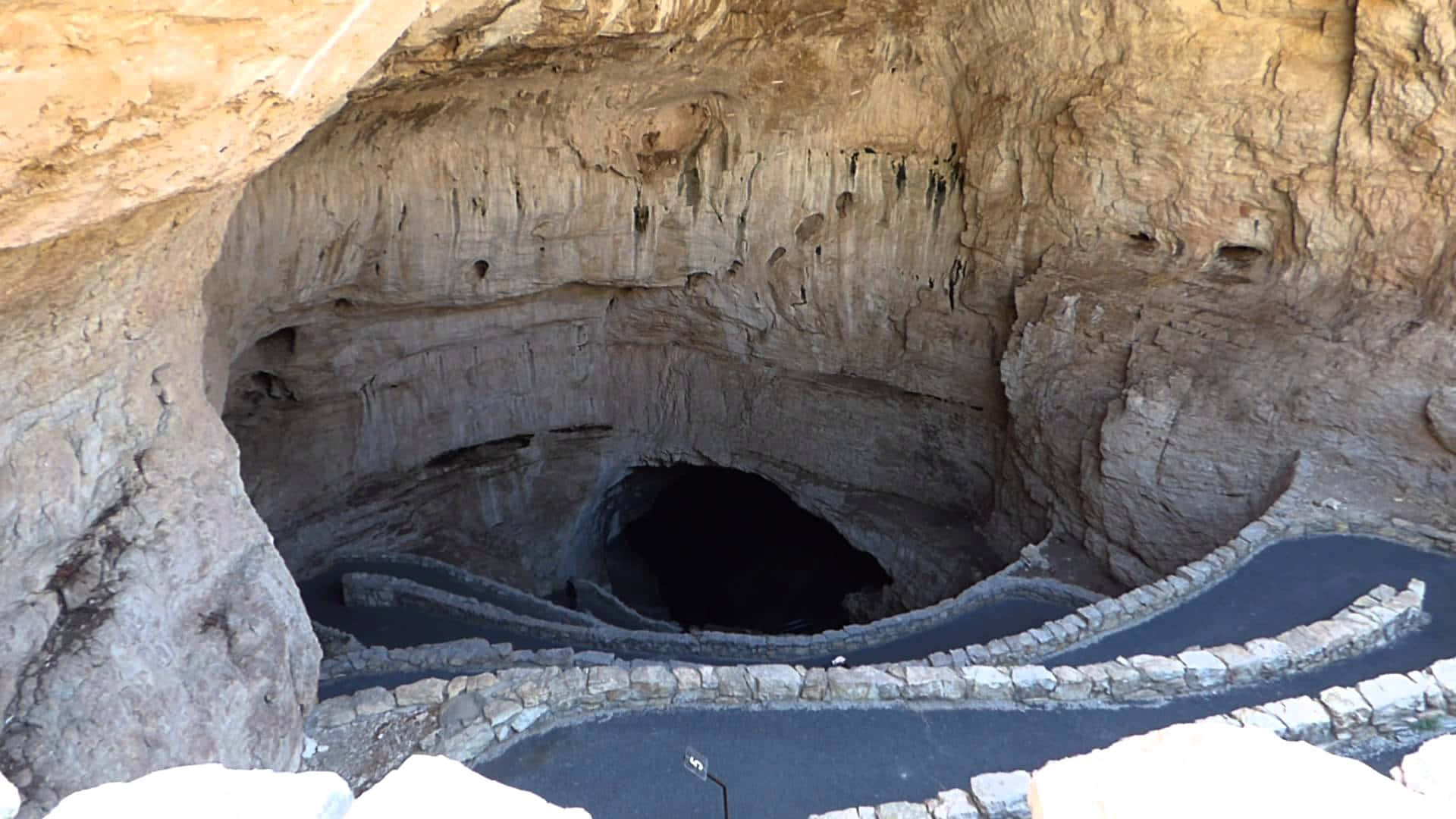 Ingressodella Grotta Parco Nazionale Delle Carlsbad Caverns Sfondo