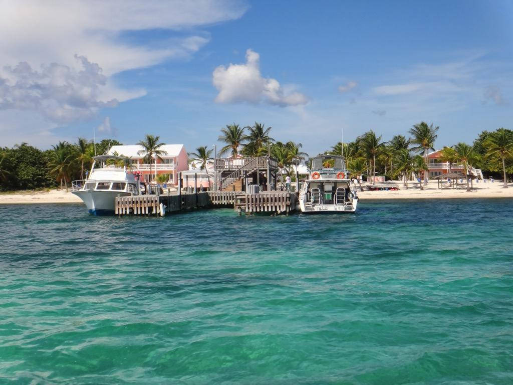 Resortde La Pequeña Playa De Las Islas Caimán Fondo de pantalla
