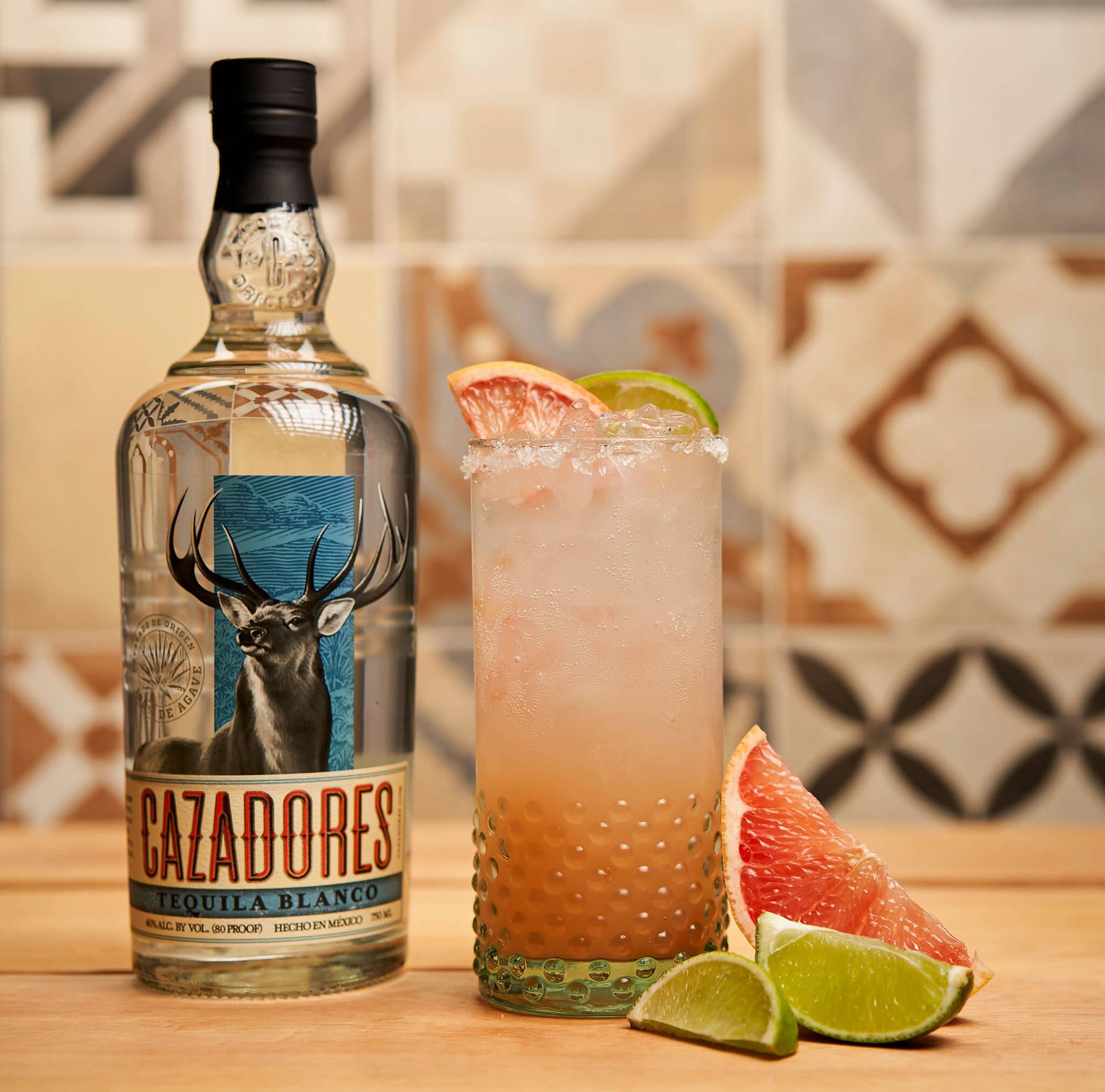 Cazadores Tequila Blanco Med Icy Cocktail Lime Wallpaper Wallpaper