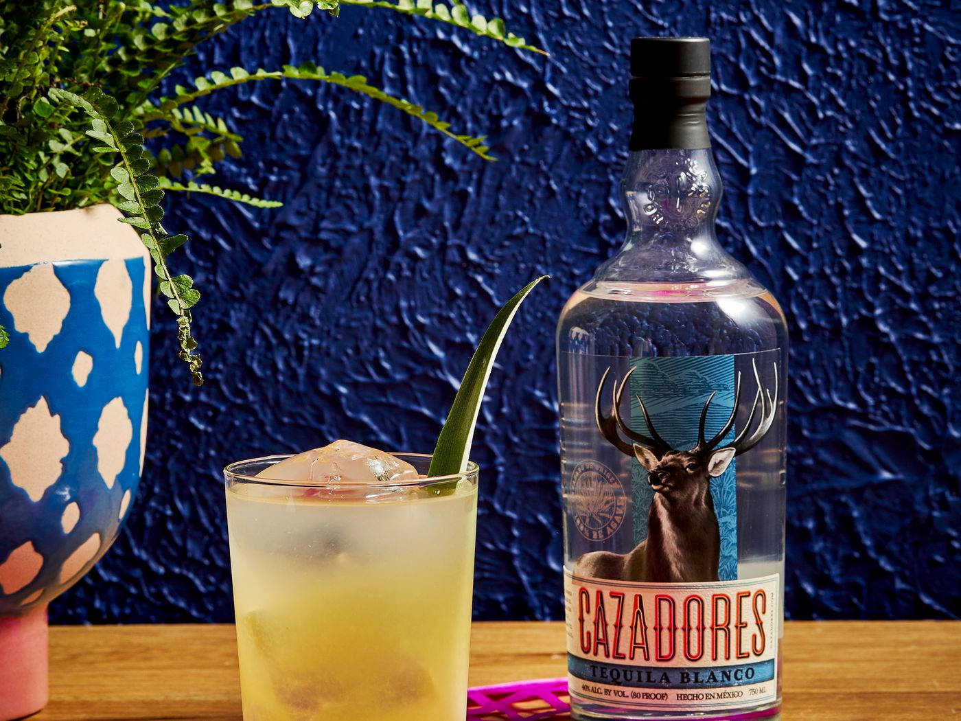 Enjoy a Relaxing Evening with Cazadores Tequila Cocktail Wallpaper