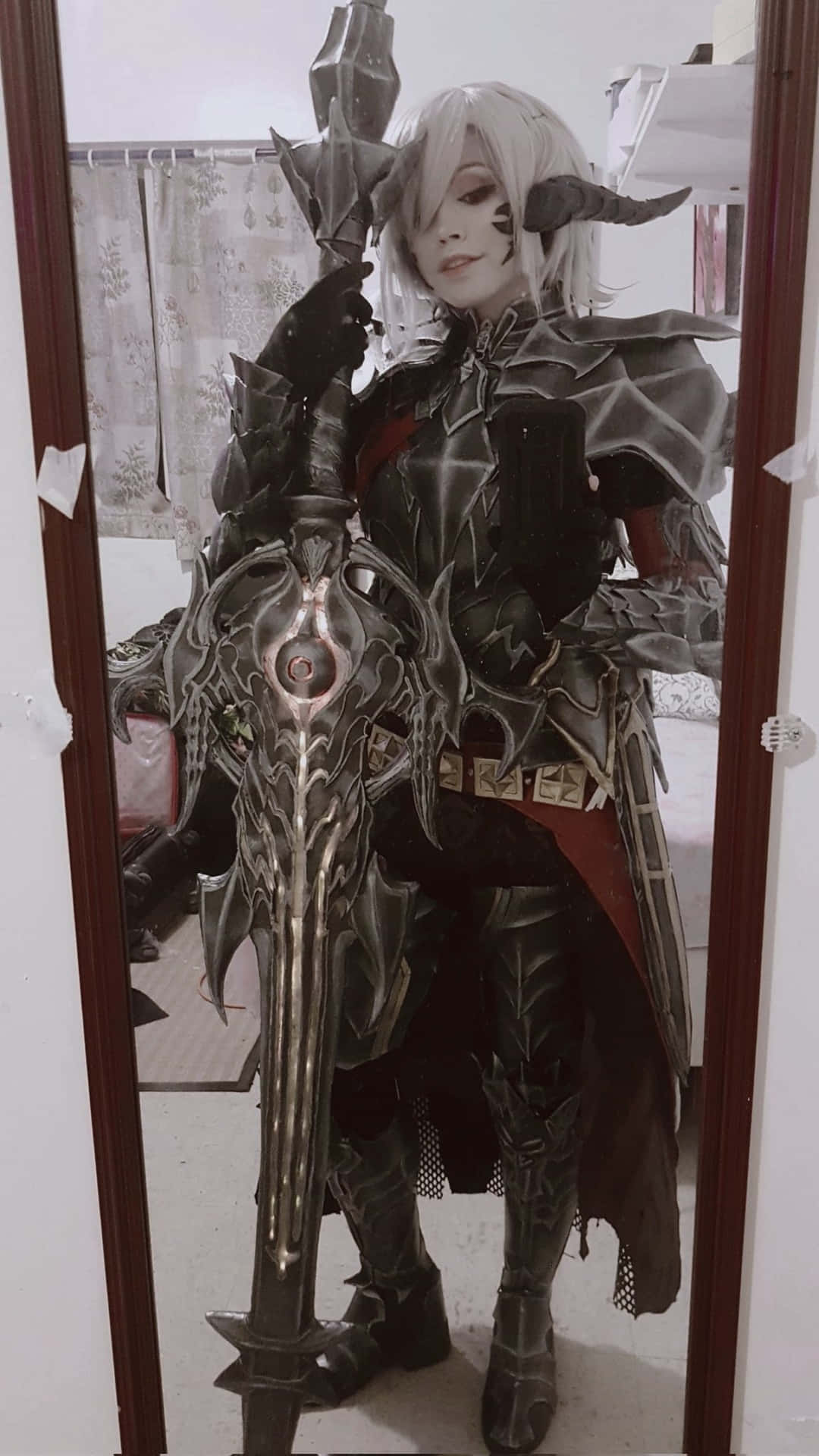 Cecil Harvey Cosplay Selfie Di Cermin Wallpaper