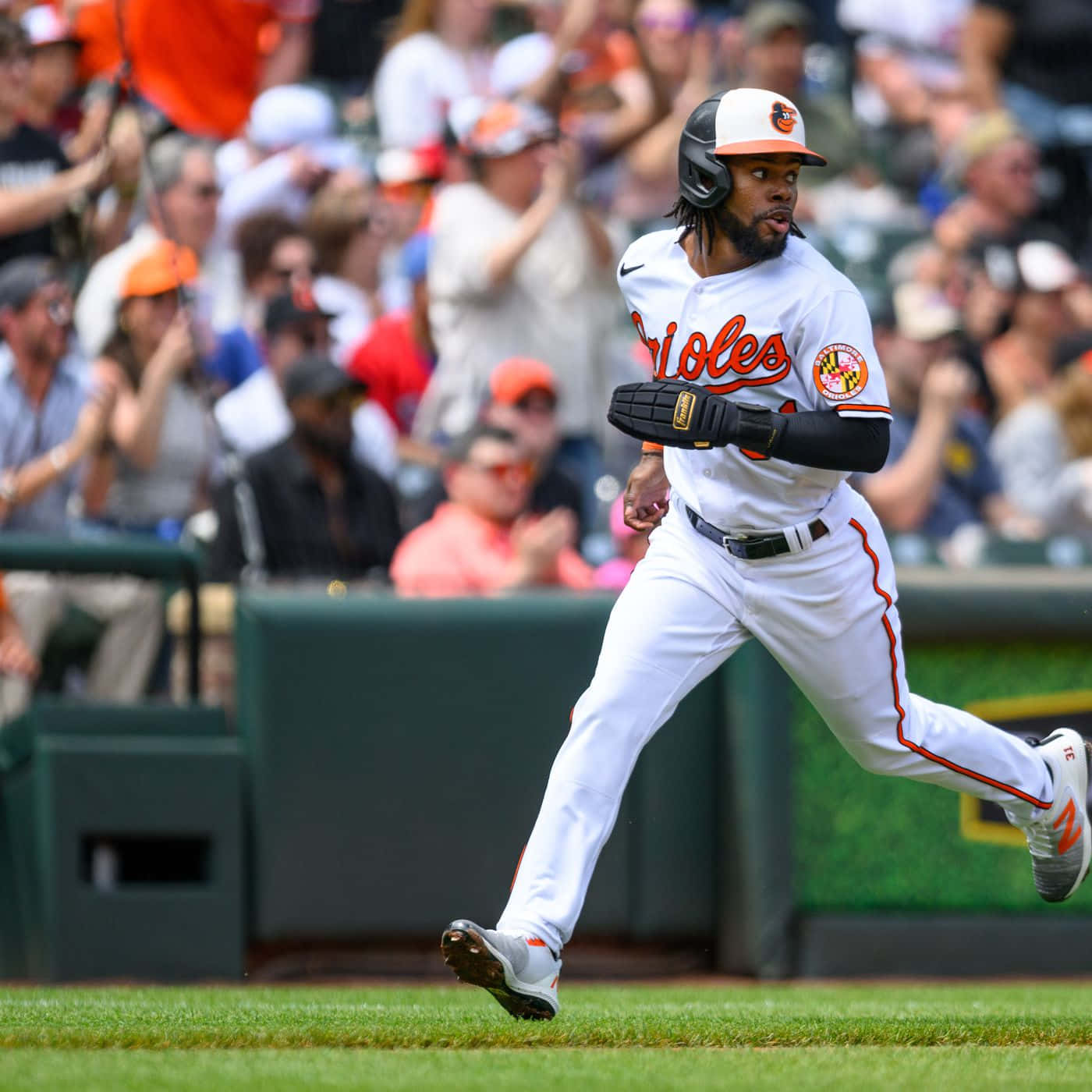 Cedric Mullins Running Bases Orioles Uniform Wallpaper