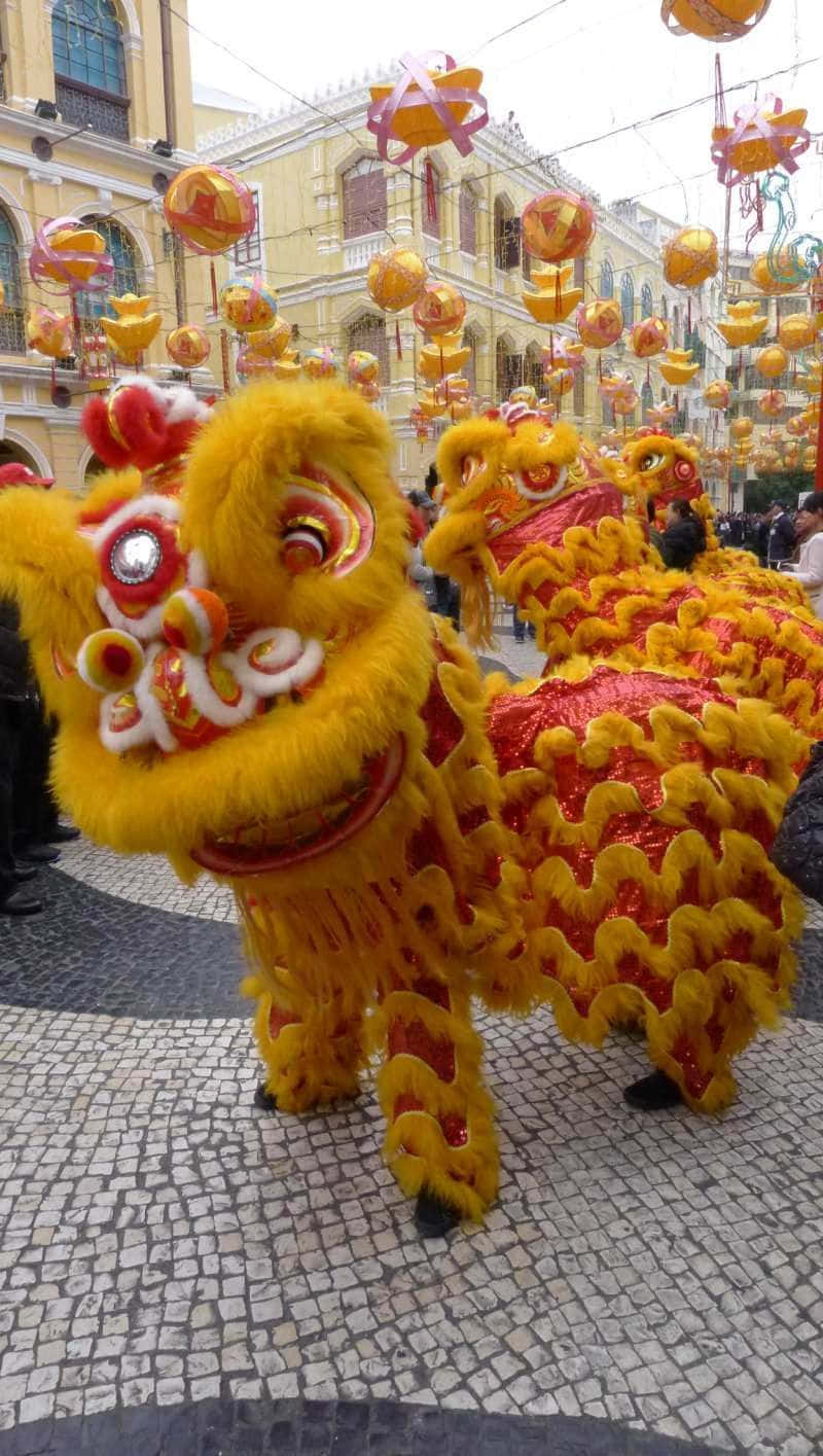 Celebrandoel Año Nuevo Chino Con Decoraciones Vibrantes Y Farolillos