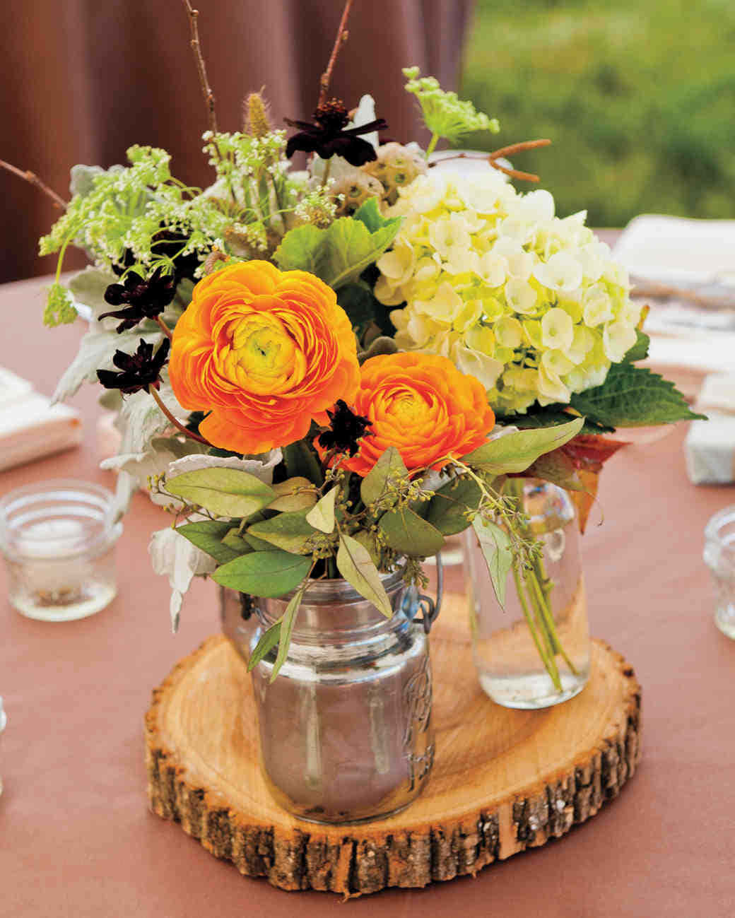 A Fresh, Colorful Centerpiece Adds Beauty To Any Room Wallpaper