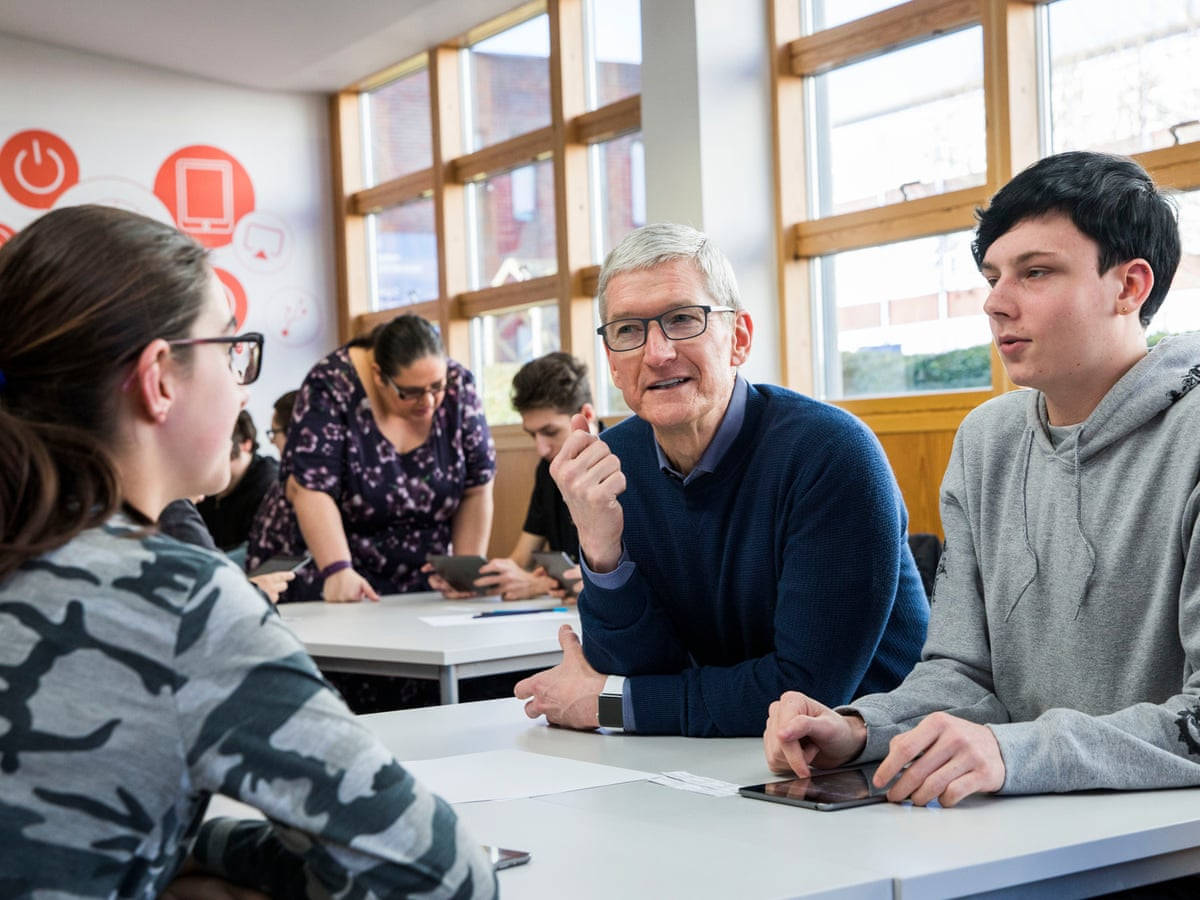 Ceo Tim Cook Harlow College Wallpaper