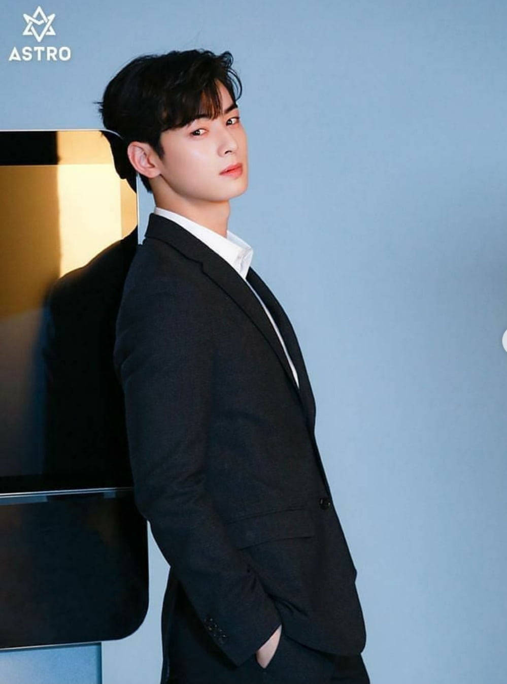 Cha Eunwoo In Black Suit Wallpaper
