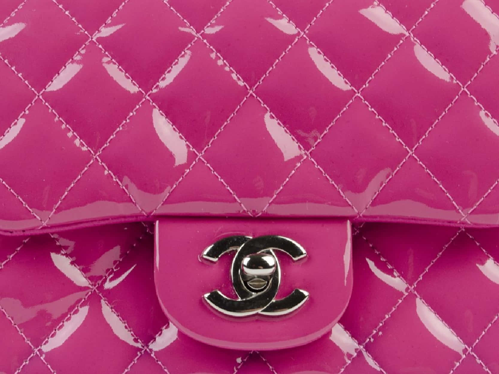 Nyd et liv i luksus med Chanel Girly Wallpaper