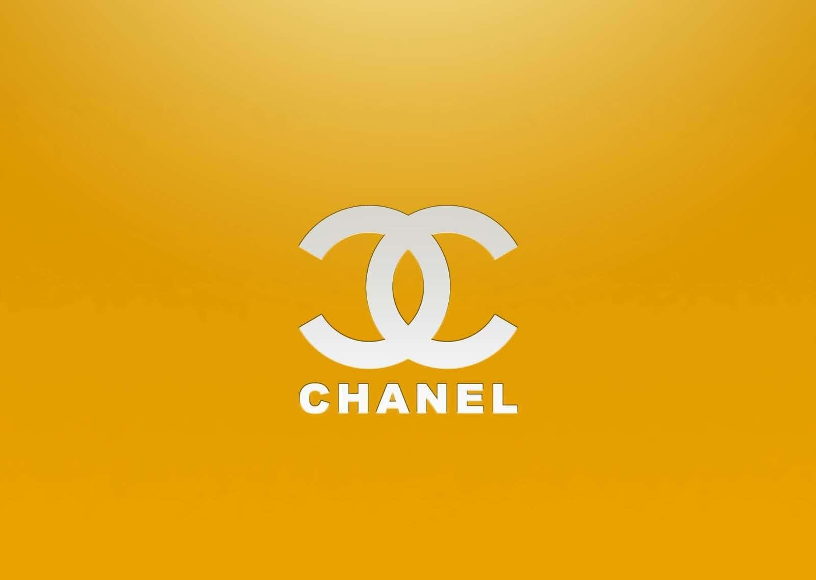 Denikoniske Chanel-logo Skiller Sig Ud Mod En Sort Baggrund.