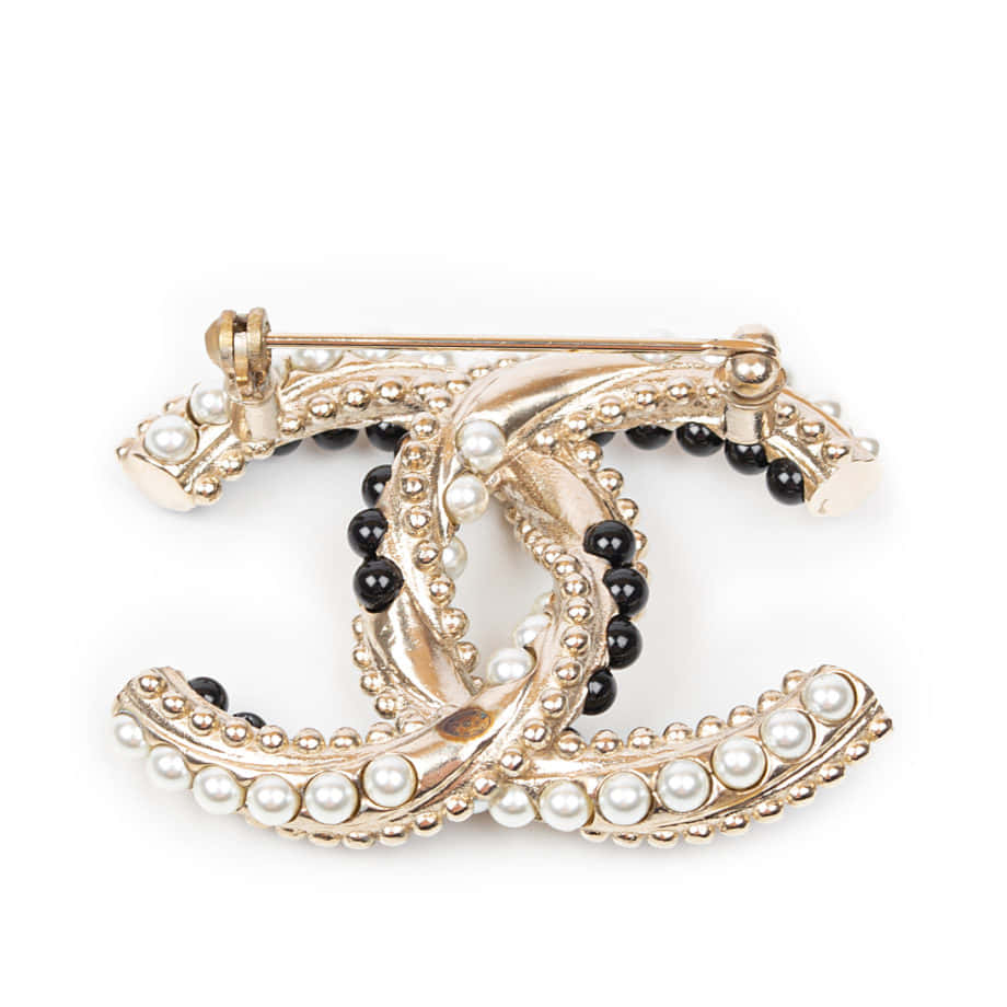 Download Chanel Cc Pearl Brooch | Wallpapers.com