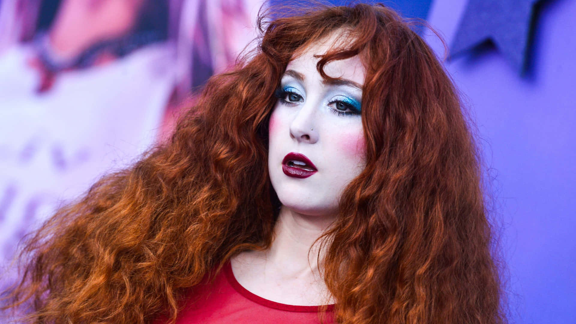 Chappell Roan Look Artístico Audaz Fondo de pantalla