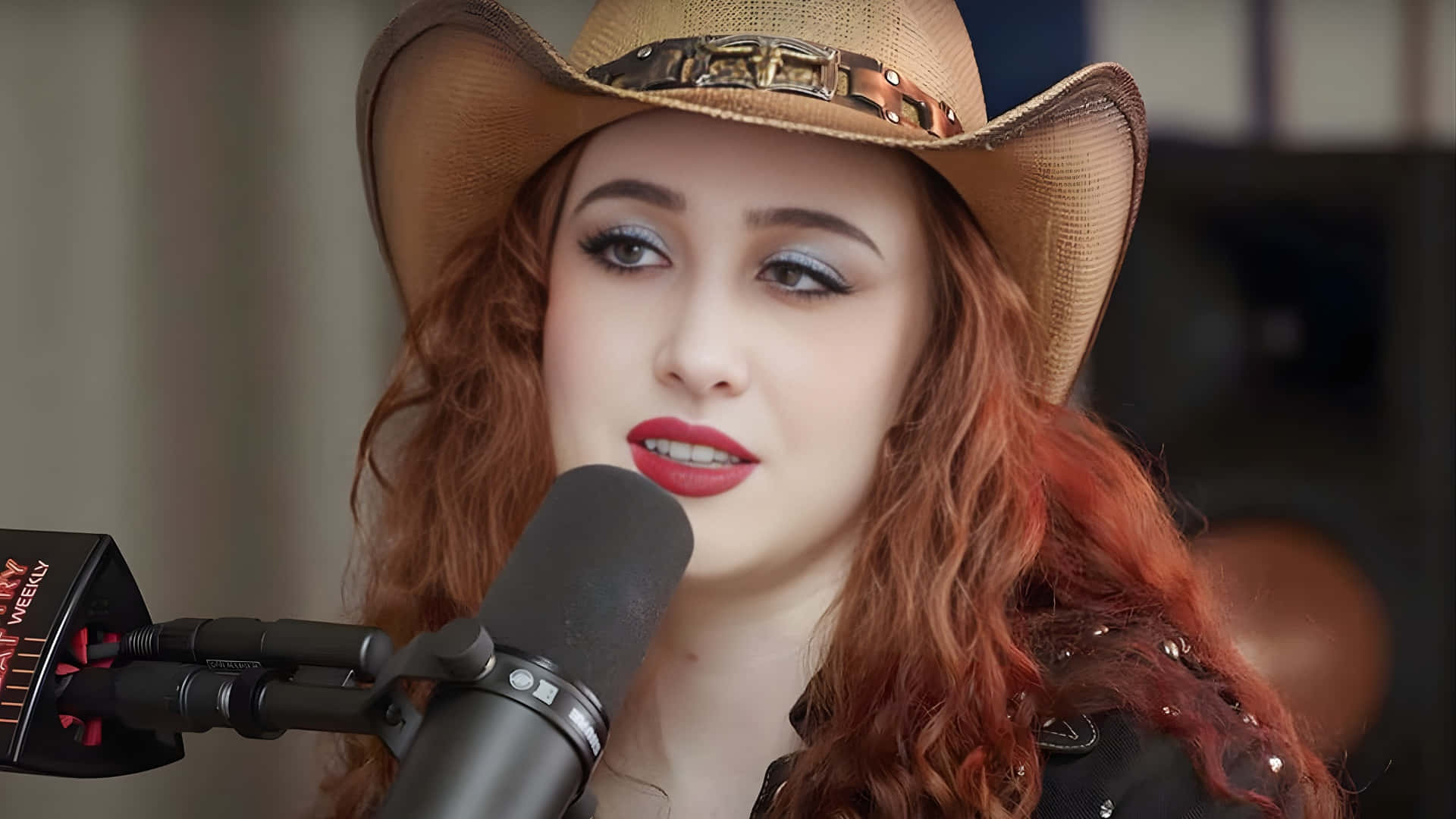 Chappell Roan Performing Live Wallpaper