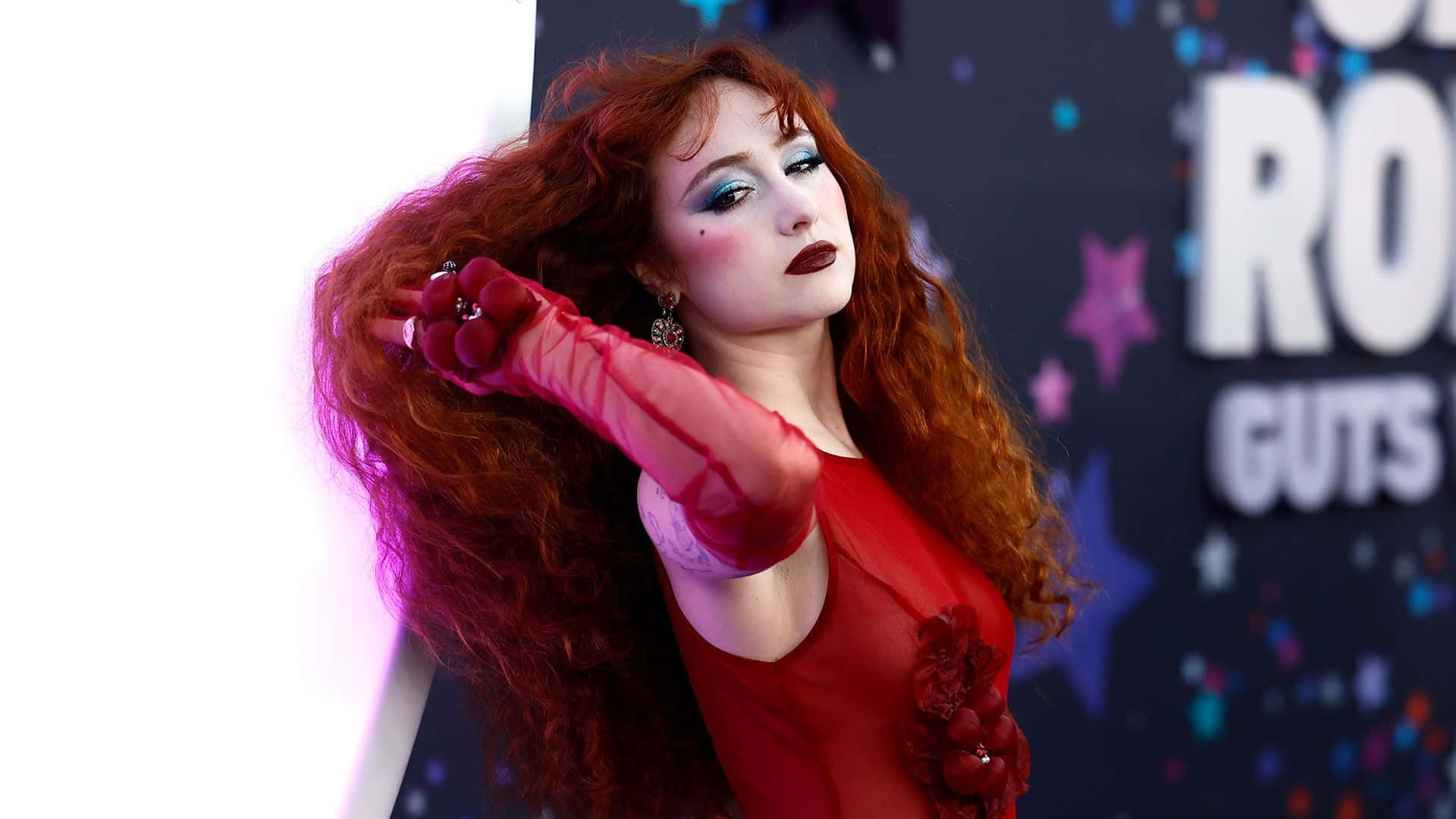 Look De Alfombra Roja De Chappell Roan Fondo de pantalla