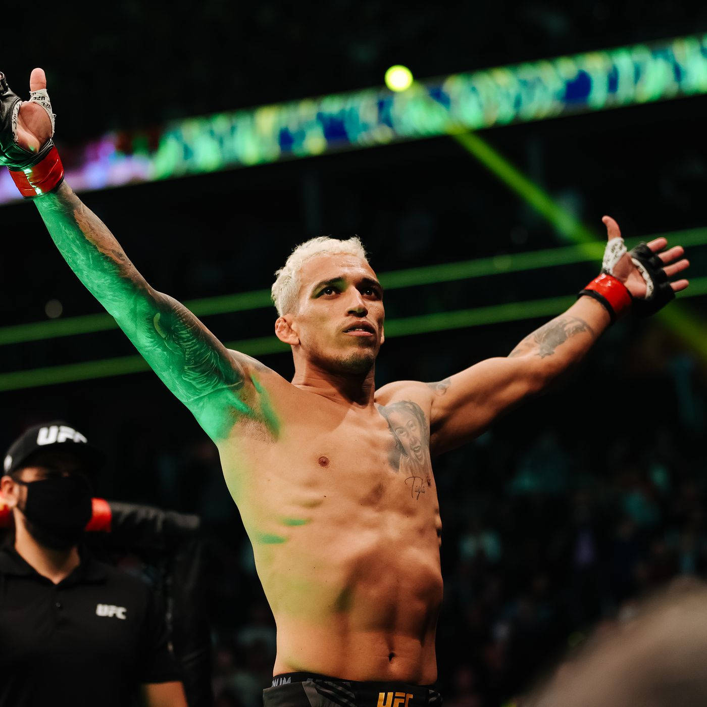 Charles Oliveira Arms Wide Open Wallpaper