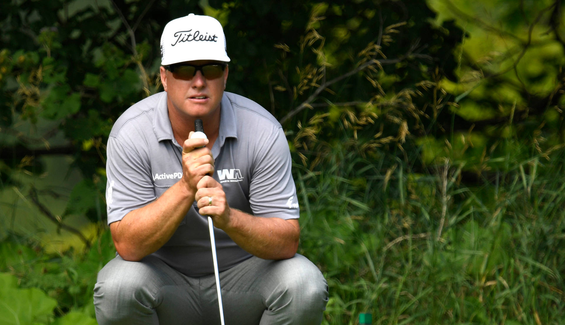 Charley Hoffman In Squatting Position Wallpaper
