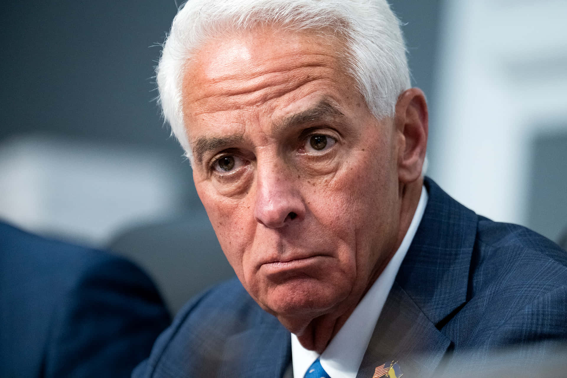 Charliecrist Allvarligt Arg Min. (charlie Crist Serious Angry Face) Wallpaper