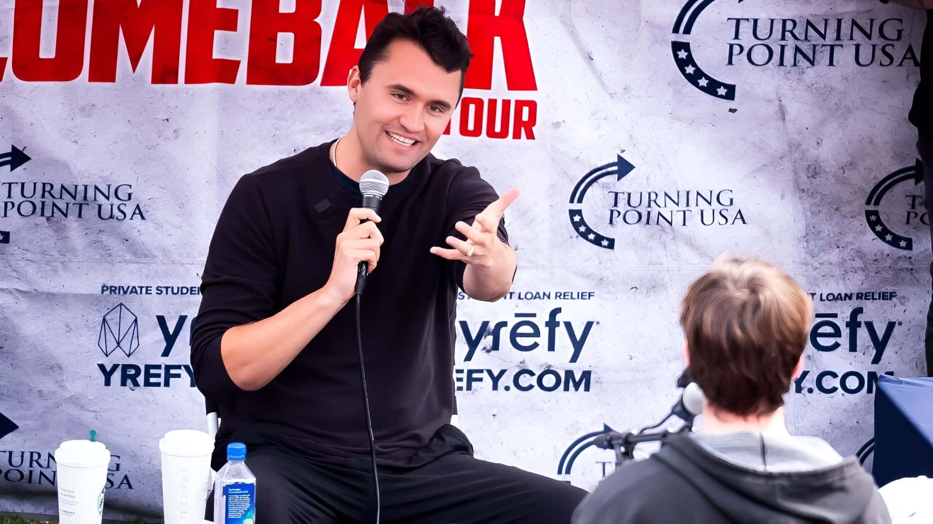 Charlie Kirk Hablando En Turning Point Fondo de pantalla