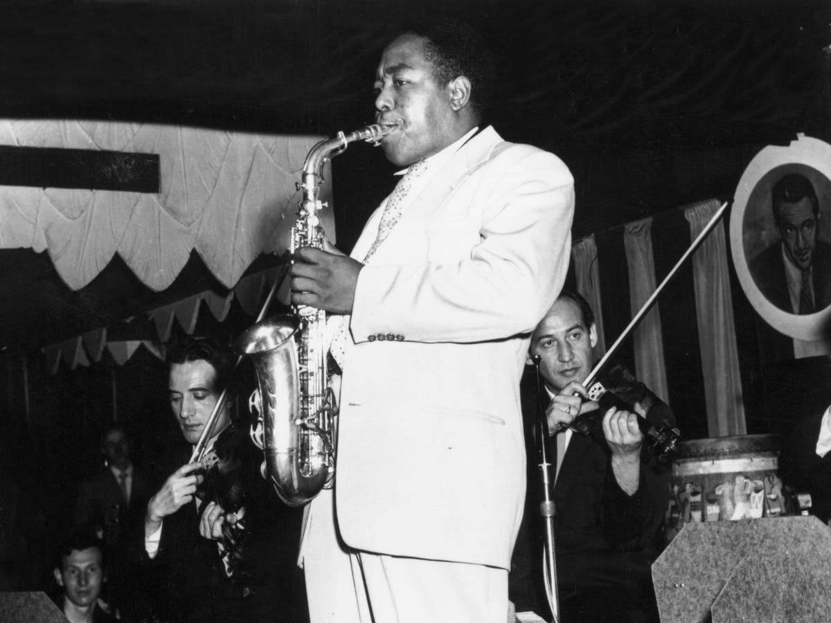 Charlie Parker Playing With Band Wallpaper
