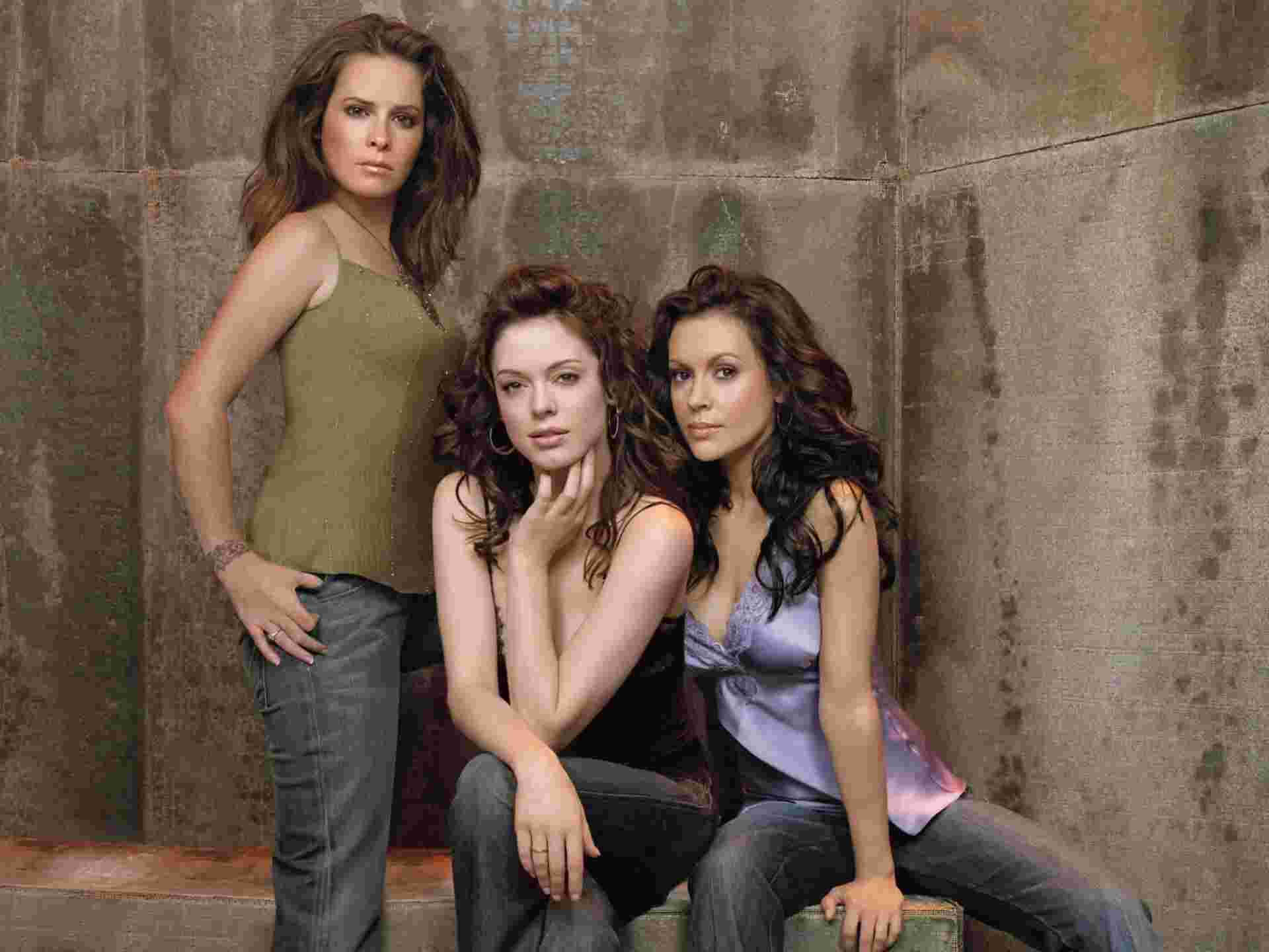 Charmed Characters In Front Of Bare Wall Wallpaper