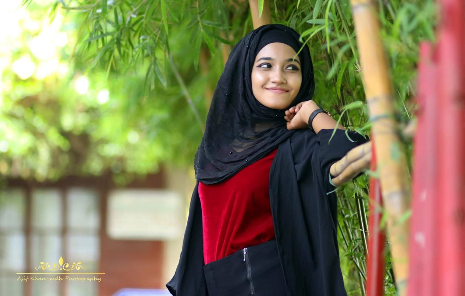 Charming Hijab Girl Wallpaper