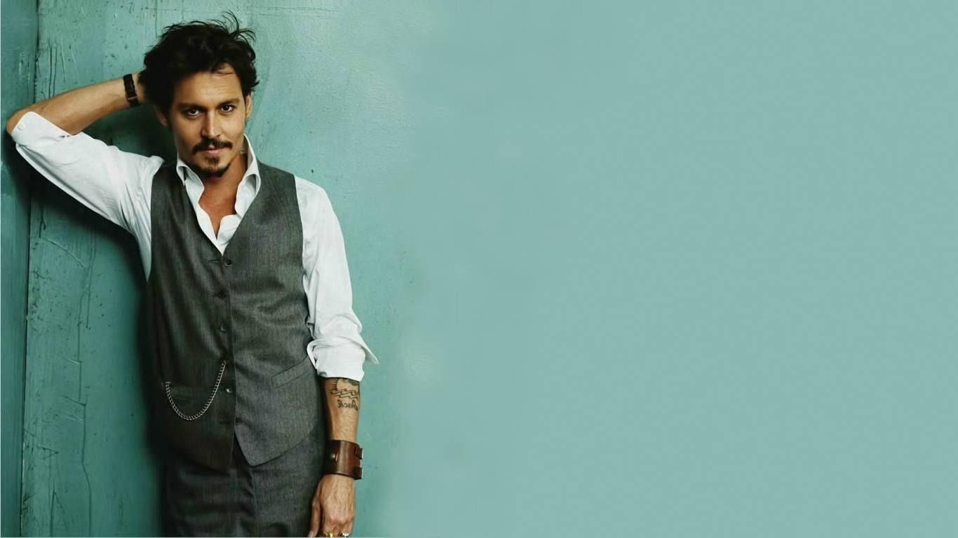 Charming Johnny 
Depp Wallpaper