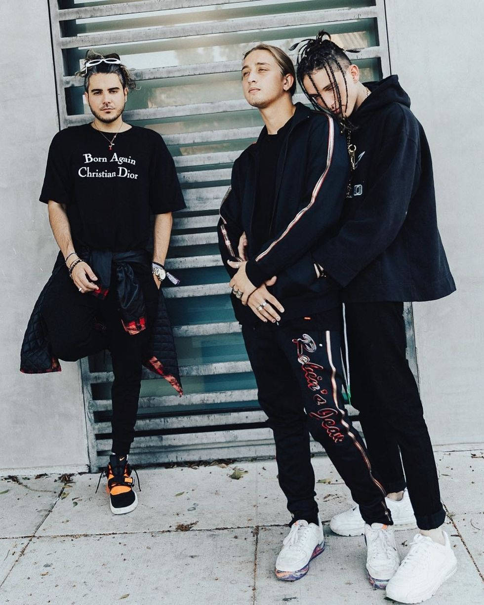 The Chase Atlantic crew in stunning full color Wallpaper