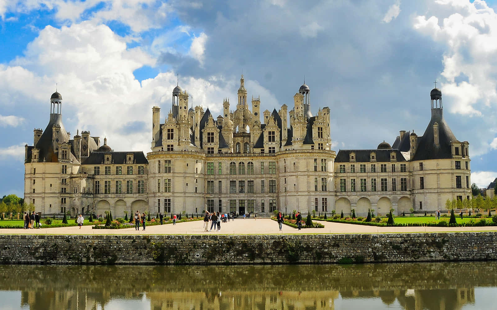 Chateau de Chambord ved middagstid Wallpaper