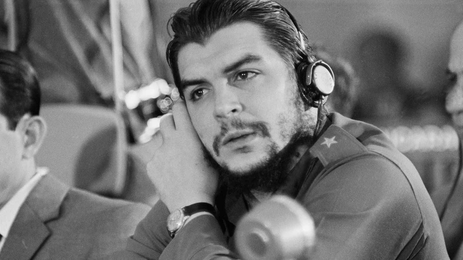 Che Guevara Contemplative Portrait Wallpaper