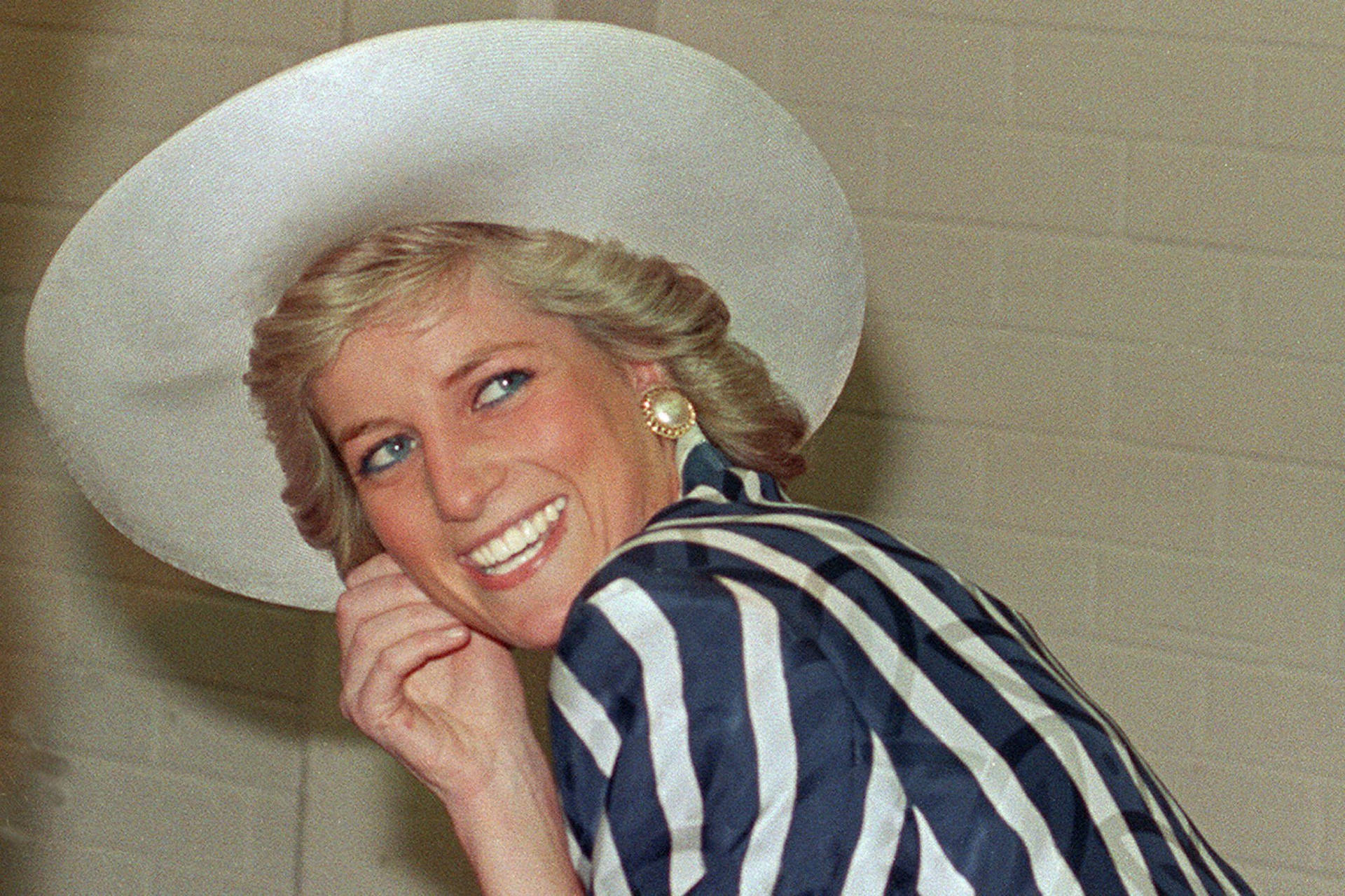 Cheerful Princess Diana Wallpaper