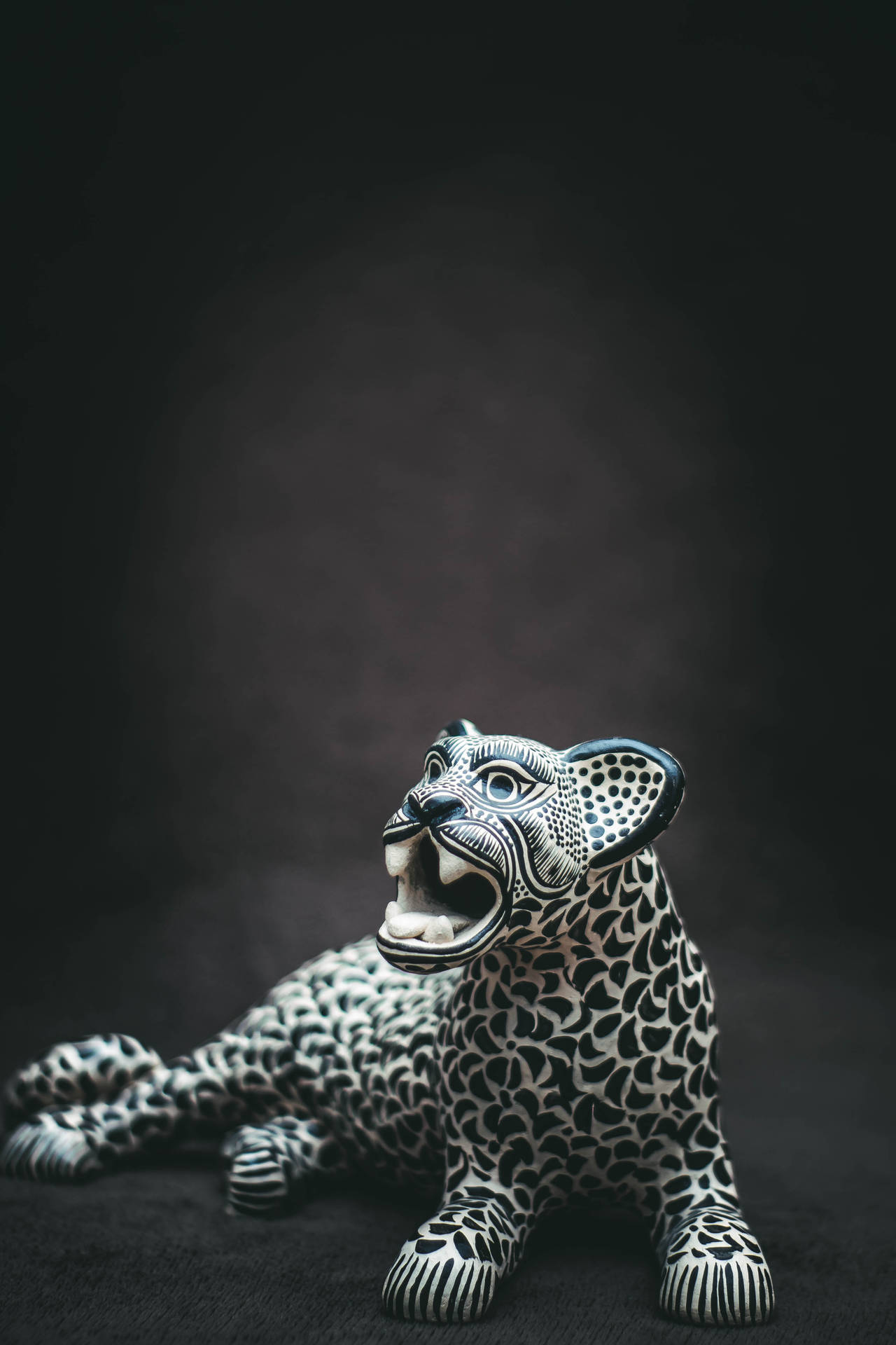 Captivating Cheetah Print Sculpture Wallpaper