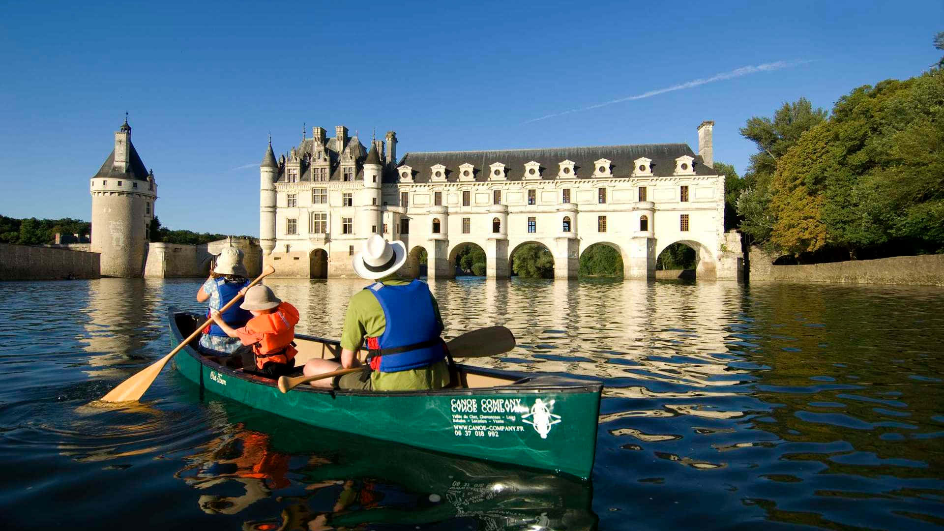 Chenonceau Family Boating Wallpaper