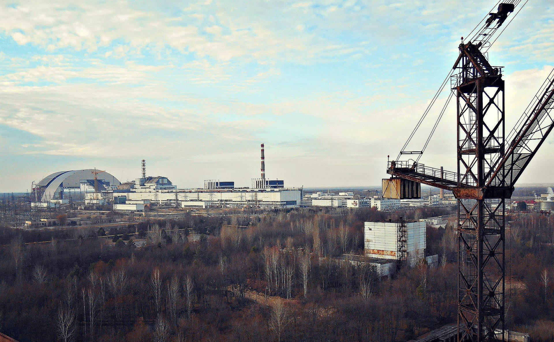 The Eerie Silence of Chernobyl's Radioactive Facility Wallpaper