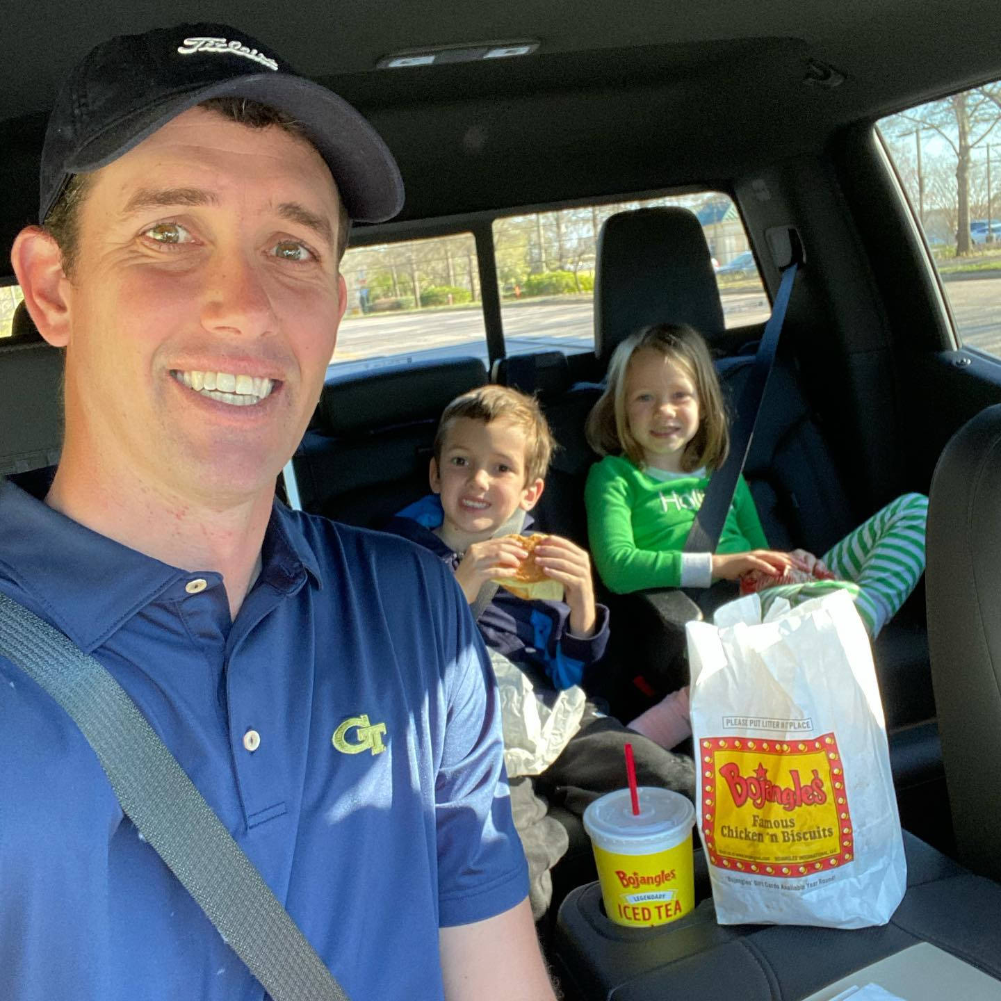 Chesson Hadley With Kids In Car Wallpaper