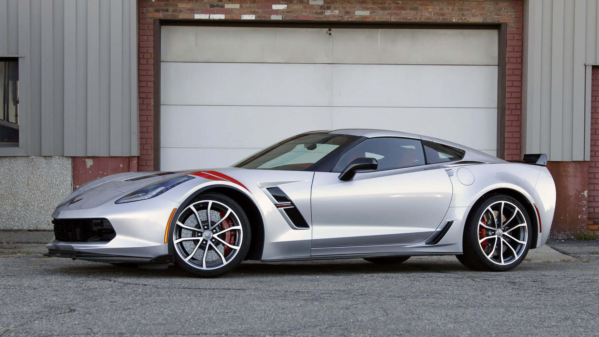 Impresionantechevrolet Corvette Grand Sport En La Carretera. Fondo de pantalla