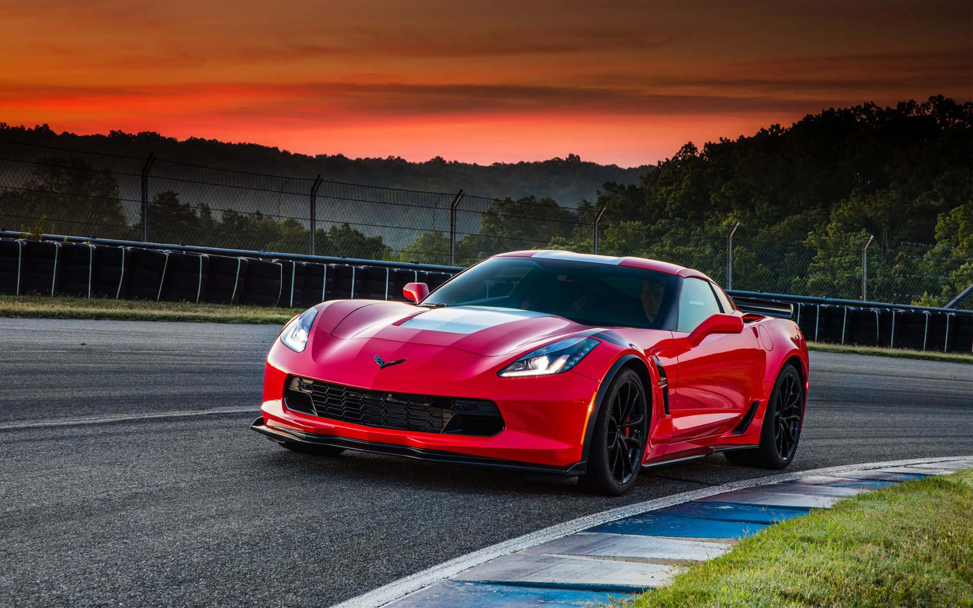 Impresionantechevrolet Corvette Grand Sport En Acción Fondo de pantalla