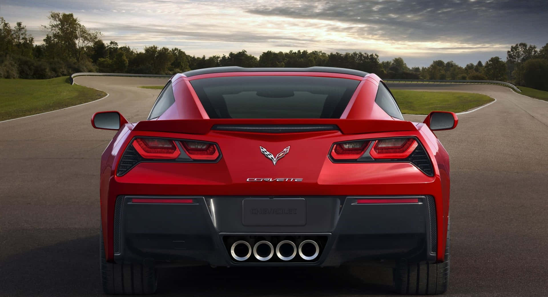 Unimpresionante Chevrolet Corvette Stingray En La Carretera Abierta. Fondo de pantalla