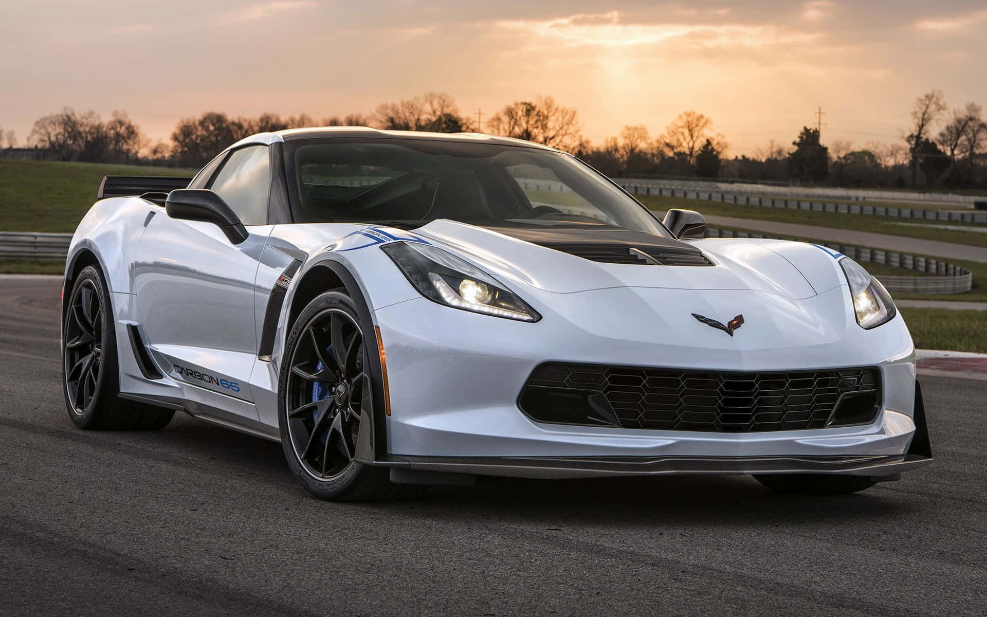 Stunning Chevrolet Corvette Z06 in Action Wallpaper