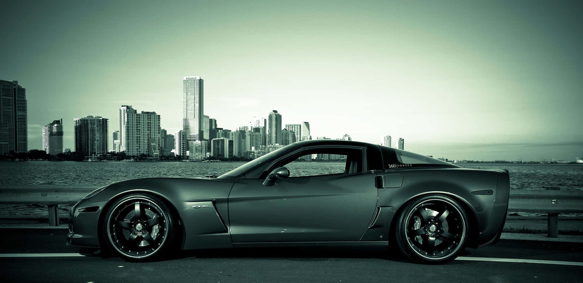 Stunning Chevrolet Corvette Z06 with Sleek Design Wallpaper