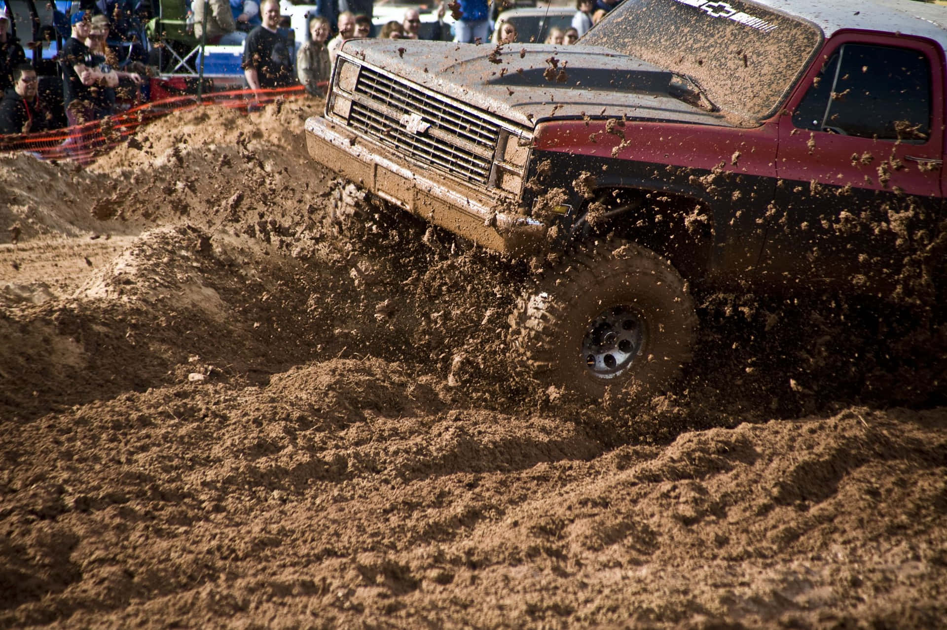 Chevrolet Silverado Mud Bogging Race Wallpaper