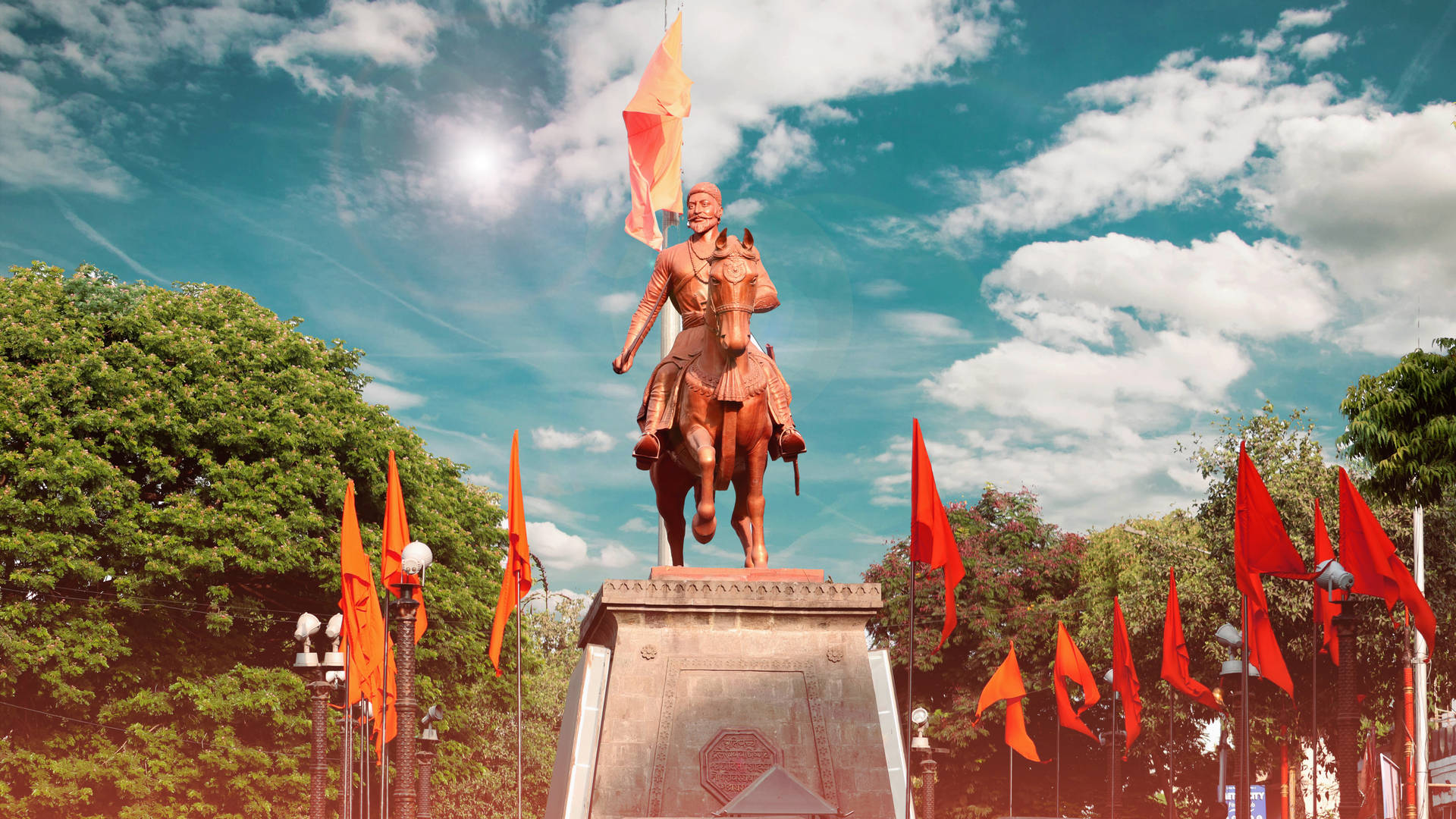 Estatuade Chhatrapati Shivaji Maharaj Y Su Caballo Fondo de pantalla