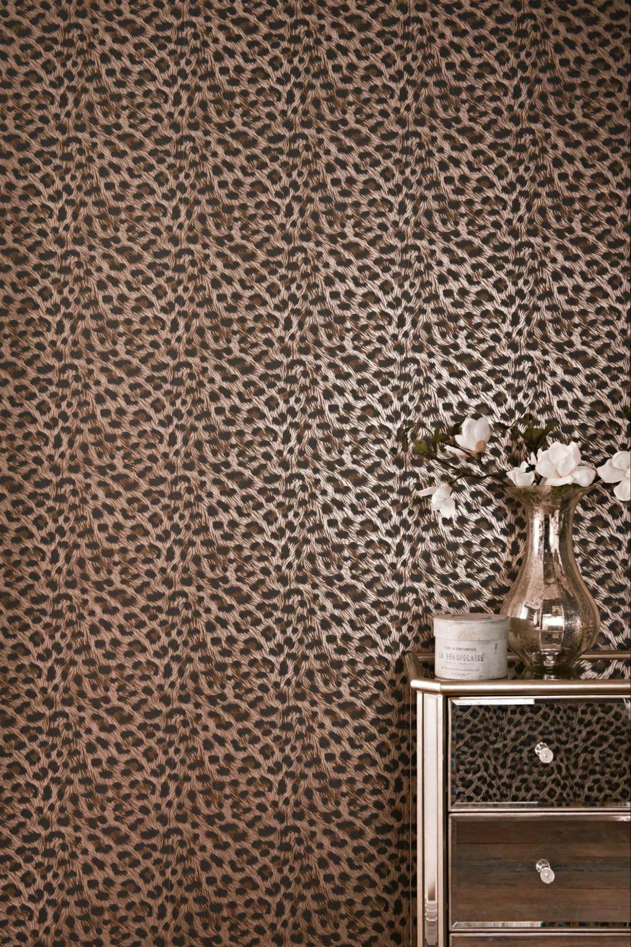 Chic Jaguar-patterned Wallpaper Wallpaper