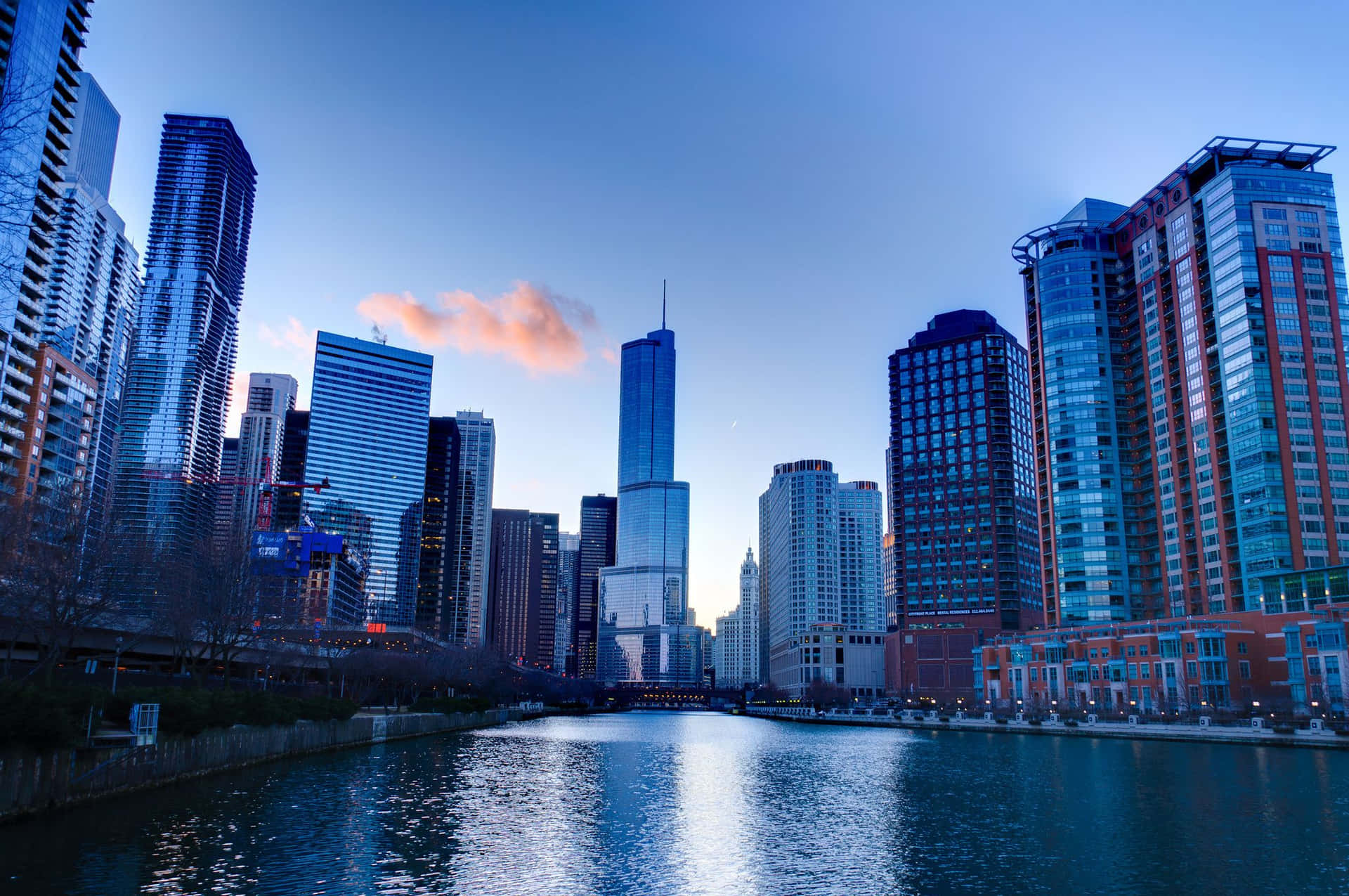 Chicagofluss Und Skyline Bei Sonnenuntergang